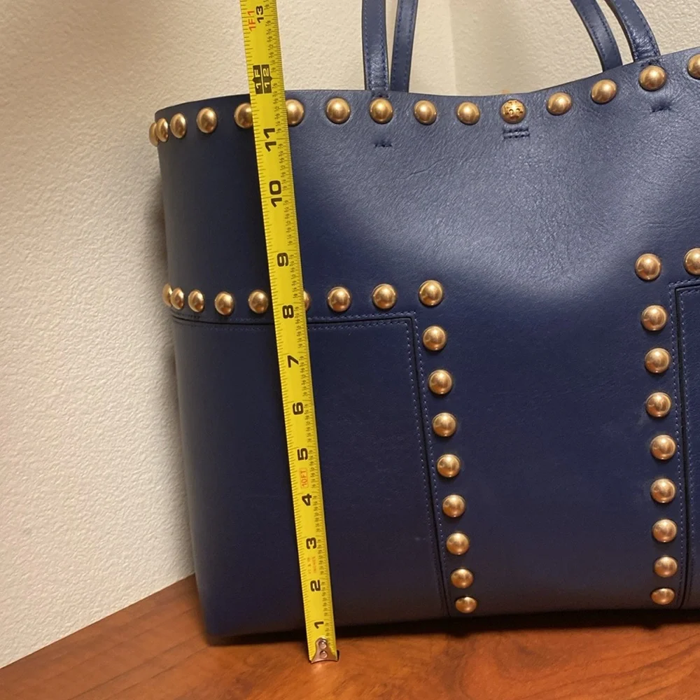 Tory Burch Block T Tote, Navy and Gold. - Picture 7 of 12